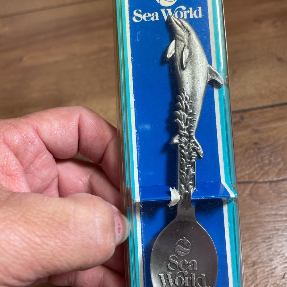 SEA WORLD DOLPHIN PEWTER SOUVENIR SPOON